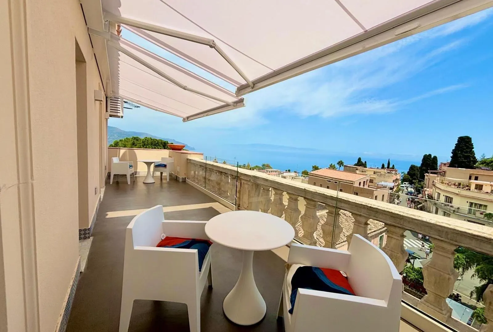 ホテル La Terrazza Di Porta Messina タオルミーナ 0*,