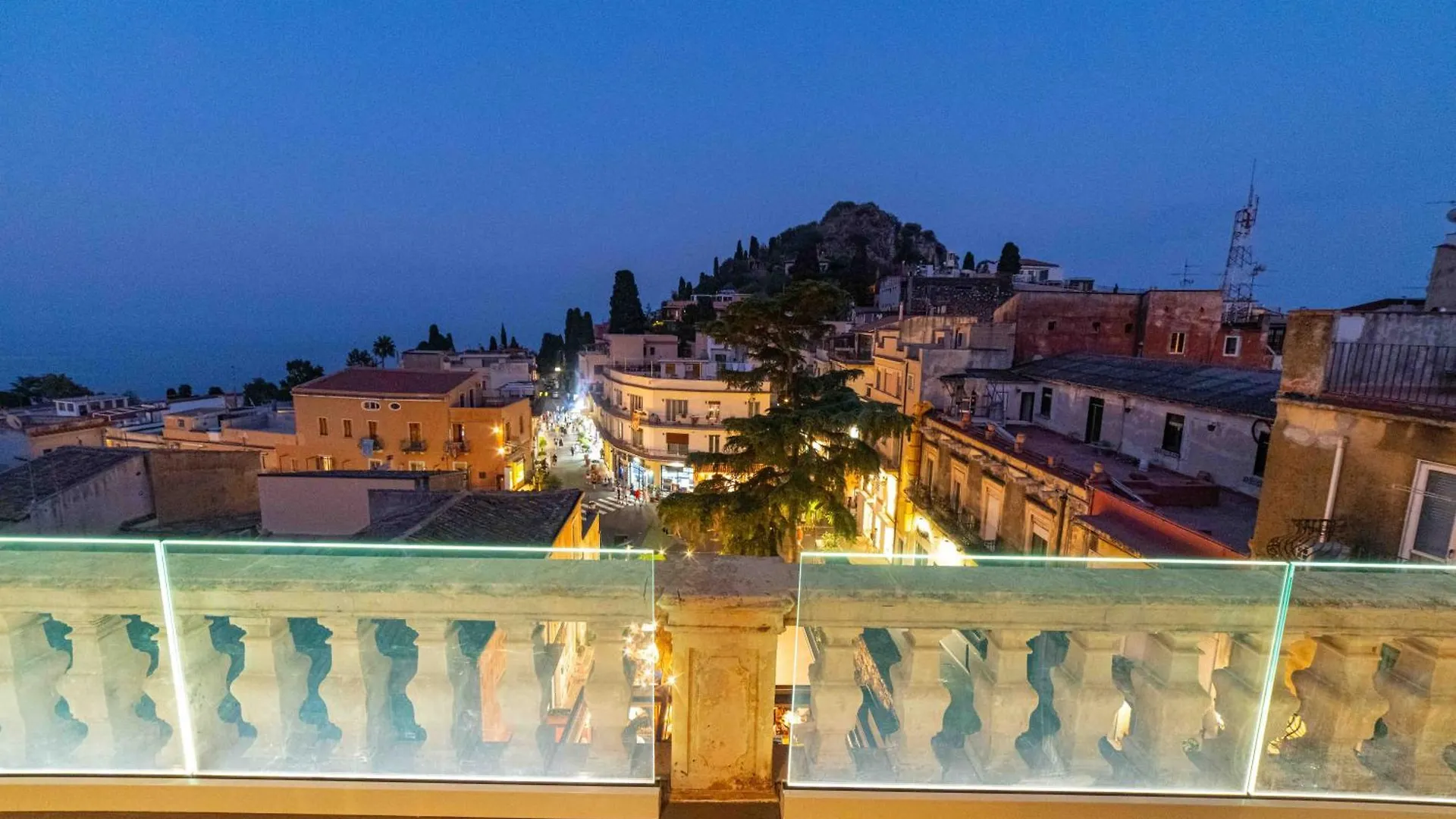 ホテル La Terrazza Di Porta Messina タオルミーナ イタリア