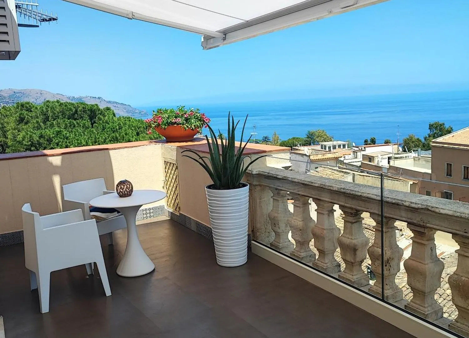 La Terrazza Di Porta Messina Hotel Taormina Gæstehus